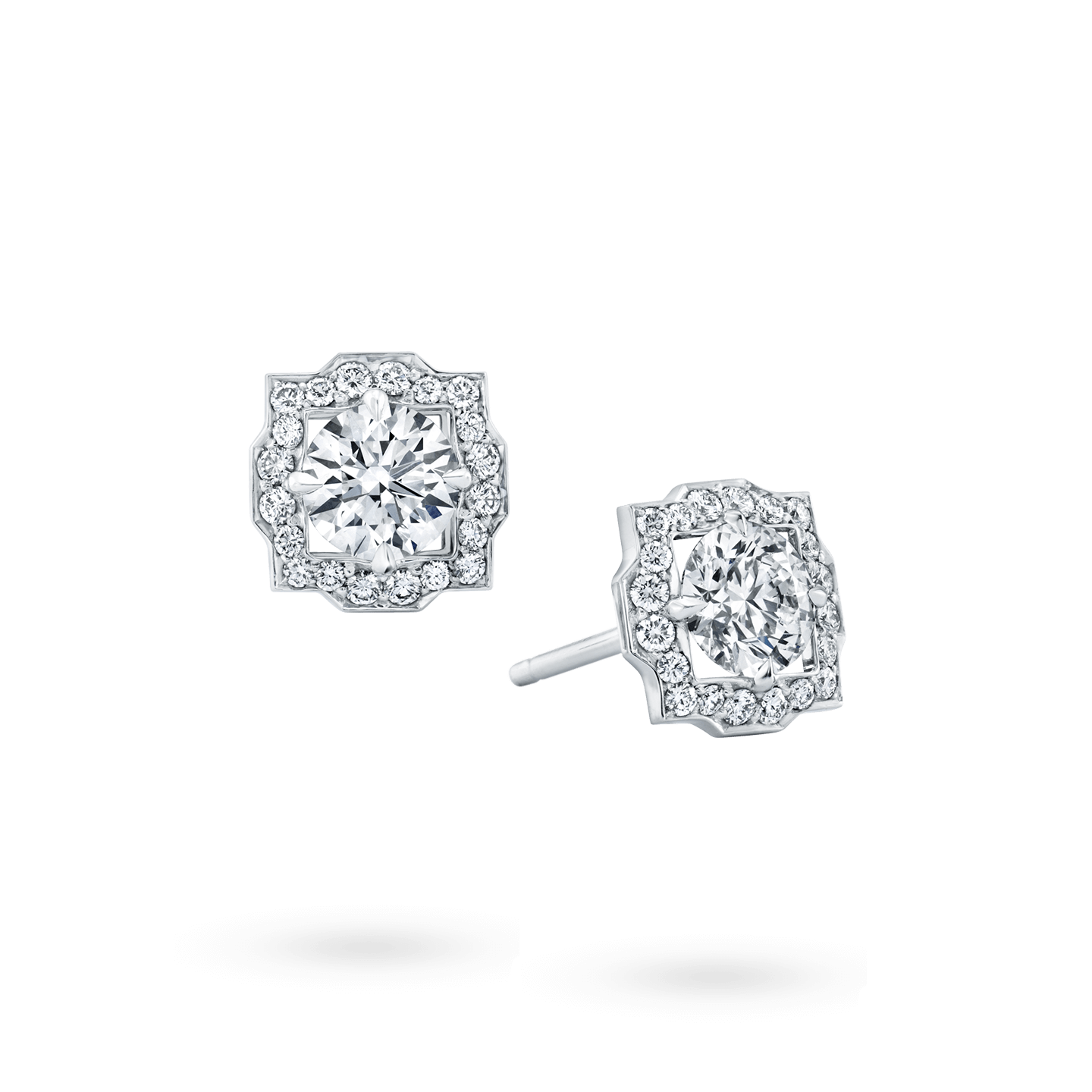 Angled view of the Belle Diamond Earstuds